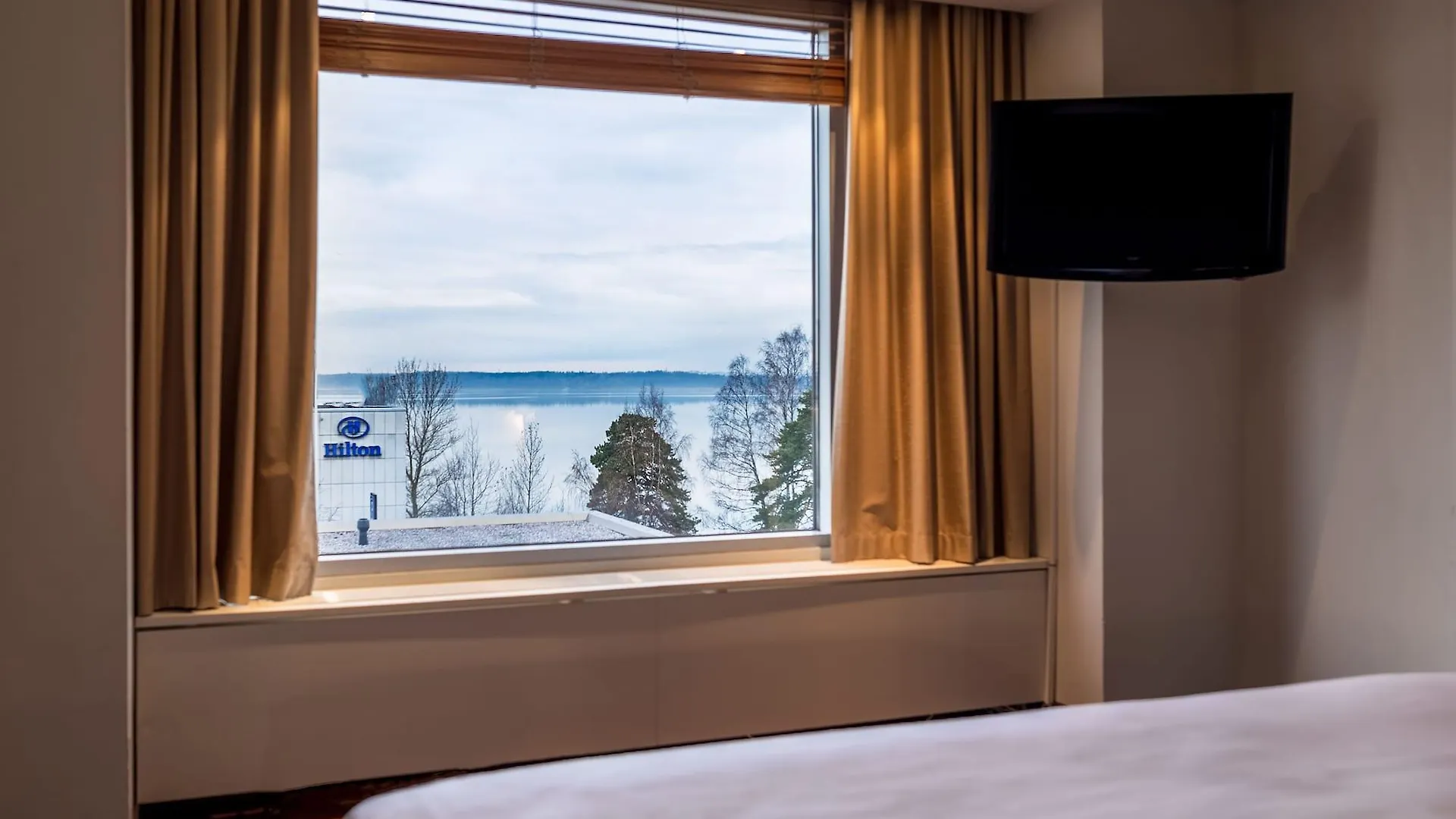Hilton Helsinki Kalastajatorppa 4*,
