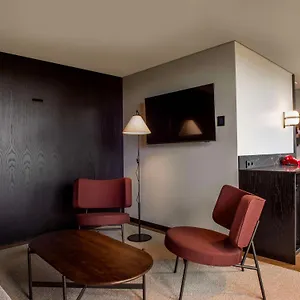 Radisson Red Hotel