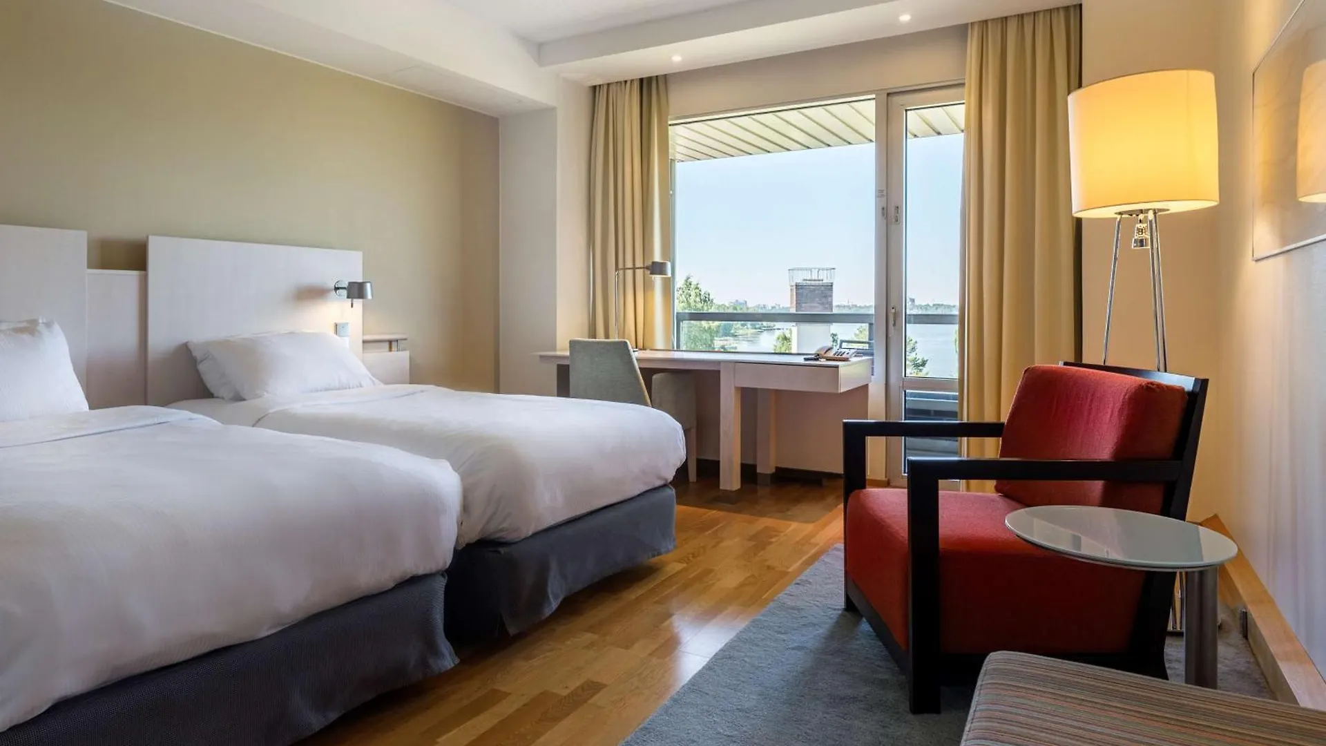 Hilton Helsinki Kalastajatorppa 4*,