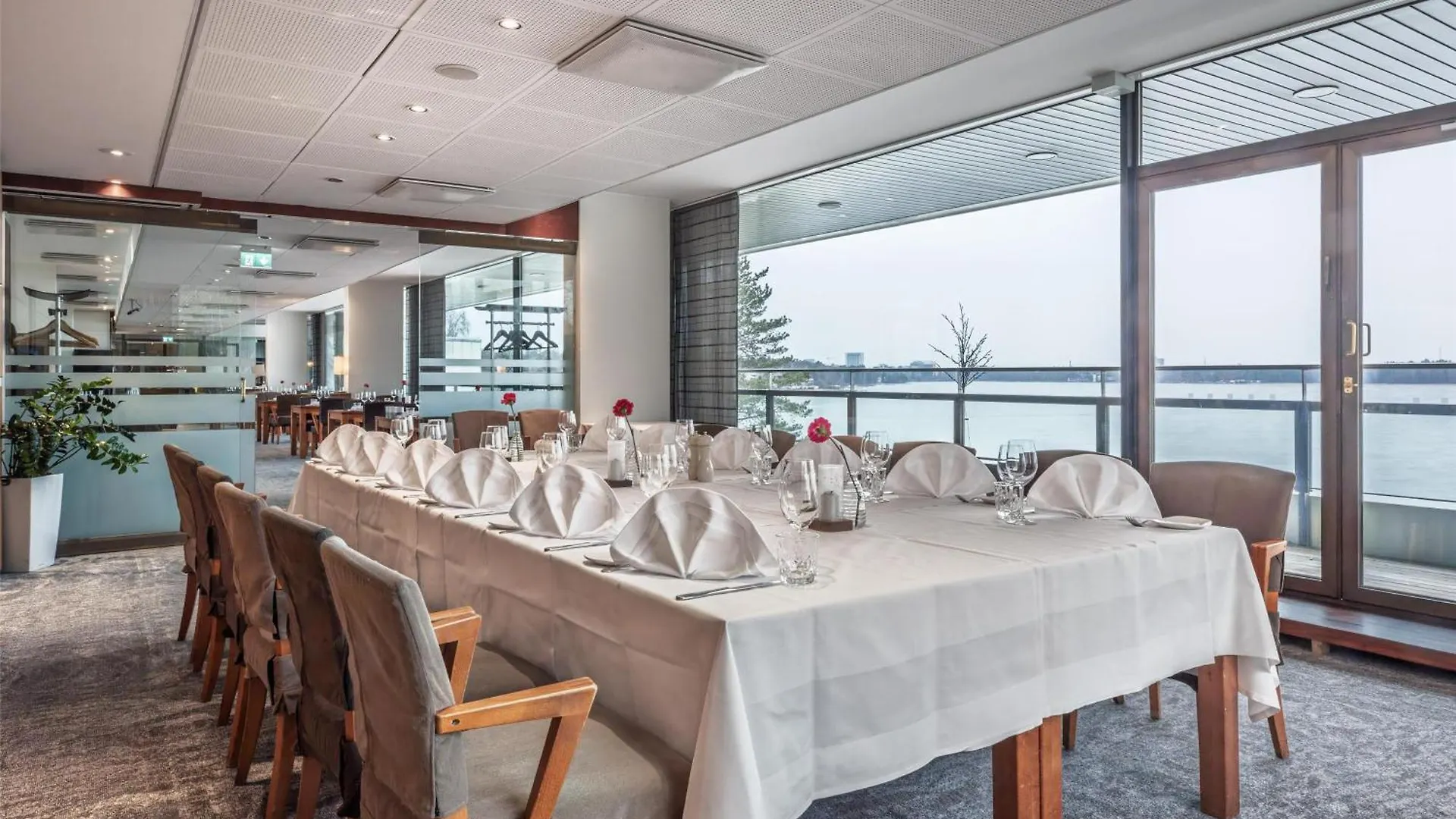 Hilton Helsinki Kalastajatorppa 4*,